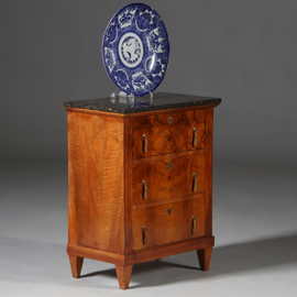 Strakke kleine commode ca 1800 met twinkelend marmer blad (No.962645)