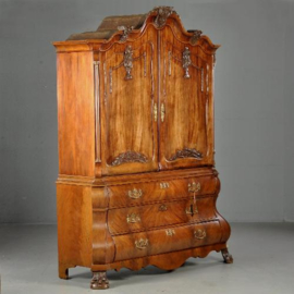 Antieke kast / Dubbel gebogen rococo kabinet met drempeldeuren (No.450211)