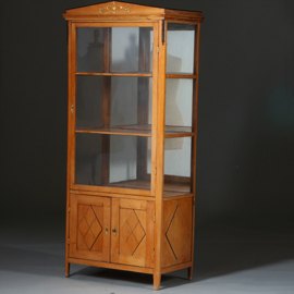 Kersenhouten vroeg Biedermeier vitrinekast blond met zwarte accenten ca 1815 (No.962615)