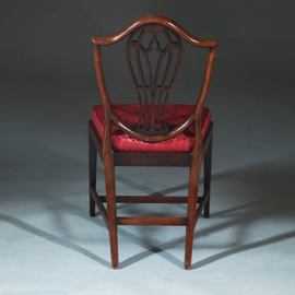 Zeer comfortabel stel van 8 Regency eetkamerstoelen net nieuw gestoffeerd (No.272000)