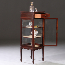 Vierkant display cabinet of vitrine met een kleine lade ca 1890 mahonie ingelegd (No.973115)