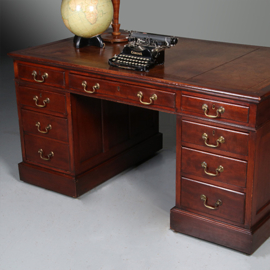 Massief mahonie bureau met leer ingelegd ca 1850 Engeland met 8 laden (No.461005)