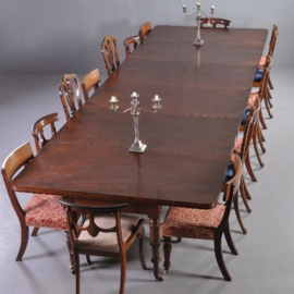 Antieke tafel / Enorme tafel tot maximaal 153 X 450 voor 16 tot 18 personen óók voor armstoelen (No.233291)