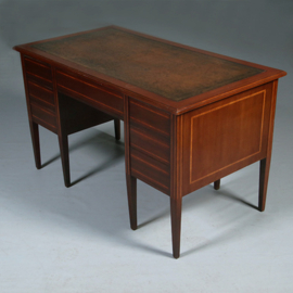 Antiek bureau met prachtig doorleefd leer en blonde ingelegde biezen ca 1875 (No.281435)