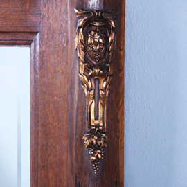 Schouwspiegel met facetgeslepen spiegelglas in eikenhouten lijst met bronzen ornamenten ca 1875 (No.851040) - Hoogte 1,15 m.
