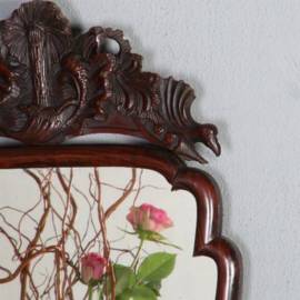 Antieke spiegels / Kleine Soester spiegel in notenhout met bijpassend kroontje  ca. 1800 (No.520605)