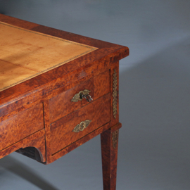 Chique Napoleon III bureau plat ca 1870 Thuyawortel en goud gestempeld  leer (No.283045)