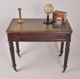 Antieke bijzettafels / Sidetable of kleine schrijftafel in mahonie ca. 1880 (No.78326)