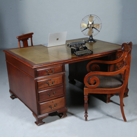 Engels partnerbureau in mahonie ca 1890 met goud gestempeld groen leer (No.401755)