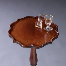 Hollandse lampetafel gueridon ca 1880 met geschulpt blad in mahonie  (No.222125)