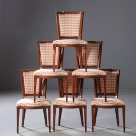 Antieke stoelen / Stel van 7 Louis Seize stoelen  ±1800 waarvan 1 met armleuningen (No.831767)