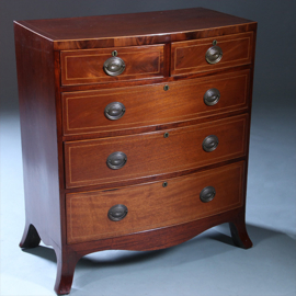 Commode met gebogen front bronzen ladentrekkers en ingelegde biezen ca 1830 (No.222115)