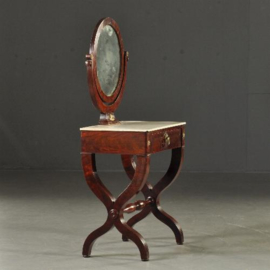 Antieke kaptafels / Vroeg biedermeier kaptafeltje met prachtig verdiept marmer blad (No.221832)