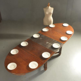 Antieke tafel /  Eetkamertafel uittrekbaar ovaal tot zeker 12 personena. 1910 (No.472164)