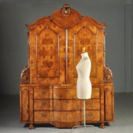 Antieke kast / Uitzonderlijk Hollands barok 4-deurs kabinet ca. 1735 in blond (wortel)notenhout (No.351051)