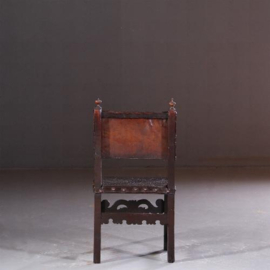 Antieke stoelen / Eikenhouten Spaanse stoel ca. 1800 met gepreegd lederen zitting (No.651512)