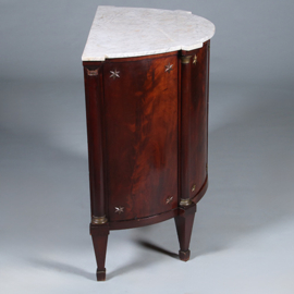 Franse Empire demi lune buffet in mahonie met bloemmahonie ca 1810 (No.431520)