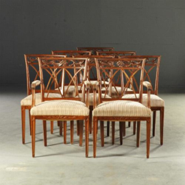 Antieke stoelen / Stel van 8 iepenhouten stoelen waarvan 2 met armleuningen  incl. stof naar wens (No.170352)