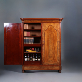 Vroeg Biedermeier Notariskast of  tweedeurskast in blonde kleur mahonie ca 1830 (No.440510)