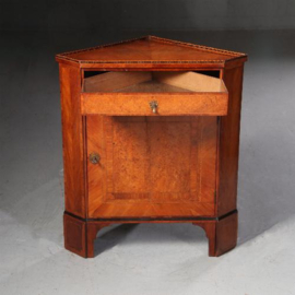 Antieke kast / klein Hollands directoire hoekkastje ca. 1800 noten met o.a. ebben en satijnhout (No.662714)