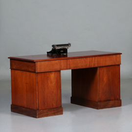 Engels mahoniehouten Victoriaans bureau ca 1870 met 8 laden in oude kleur (No.461530)