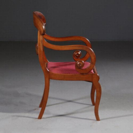 Antieke stoelen / Stel van 2 arsmstoelen Charles X mahonie ca. 1820 prijs incl bekleding naar wens (No.650367).