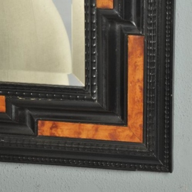 Antieke spiegels / Zwart gepolitoerde spiegellijst ca.1875 met wortelnoten en facet geslepen spiegel (No.521411)