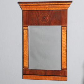 Classicistische spiegellijst met zeer fraai ingelegde stijlen ca 1800 (No.521413) Hoogte 0,92 m