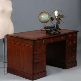 Mahonie schrijfbureau Victoriaans ca 1860 met prachtig goud gestempel oud leer (No.211725)