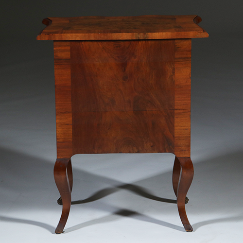 Kleine orgel gebogen commode ca 1750 met schrijfblad of schenkblad wortelnoten (No.303010)