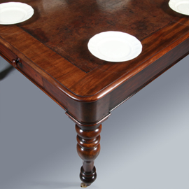 Eetkamertafel  óf werktafel  eetkamertafel met geweldig mooi doorleefd leer een echte leeftafel ca 1840 (No.E283035)