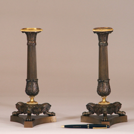 Antieke kandelaren  / Stel van 2 bronzen deels vergulde kandelaren empire ca 1810 (No.900810.G)