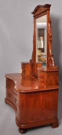 Antieke kaptafels / Hoge gebogen kaptafel in noten met wortelnoten en kantelspiegel (No.86506)