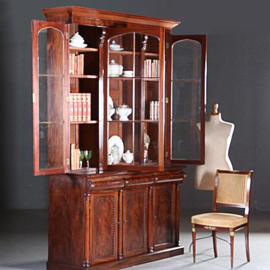 Antieke kast / Hoge mahonie Victoriaanse bibliotheekkast ca. 1850 in mahonie met oud glas (No.582942)