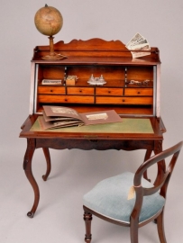 Antieke bureaus / Willem III Secretaire ca. 1875 in mahonie rondom mooi afgewerkt (No.472502)