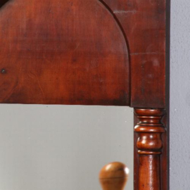 Antieke spiegels / Biedermeier spiegel getoogd en met zuiltjes in donker bloemmahonie ±1830 (No.851025)
