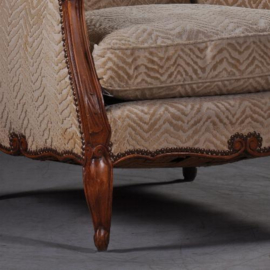 Antieke stoelen / Comfortabele notenhouten fauteuil jaren '30 in recente bekleding (No.933291)