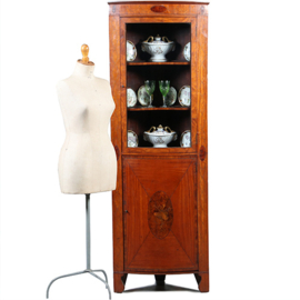 Kwart ronde of bow front hoekkast Engeland ca 1790 fraai ingelegd (No.283020HK)