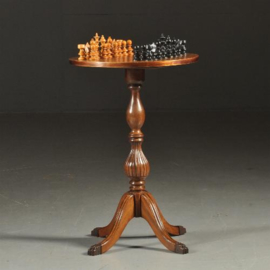Antieke bijzettafels / Ronde ingelegde schaaktafel in notenhout ca. 1910 (No.390661)