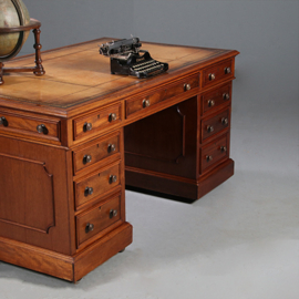 Mahonie bureau Goud gestempeld doorleefd leer ca 1870  (No.913145)