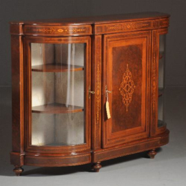 Antieke kast /  Blonde notenhouten Credenza ca. 1950 met kwart ronde vitrines (No.430620)