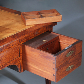 Chique Napoleon III bureau plat ca 1870 Thuyawortel en goud gestempeld  leer (No.283045)