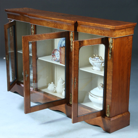 Credenza vitrine met 3 beglaasde deuren ca 1870 notenhouten fraaie nerf (No.230220)