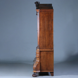Kolossaal Kabinet  Hollands ca 1760 in warme kleur gepatineerd eikenhout [No.211111)
