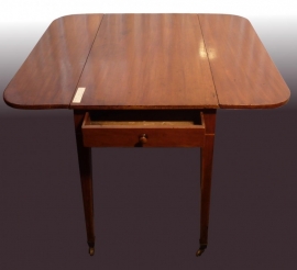 Antieke tafel / Engelse Pembroke table met lade ca. 1850 (No.8420)
