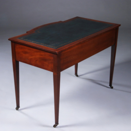 Damesbureau op ranke pootjes en ingelegd met donkerblauw leer ca 1890 (No.222180)