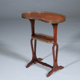 Niervormige etagiere of bijzettafel met messing rand en zonmotief  ca 1900 (No.422445)