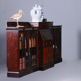 Een bijna 3 m. lange lage boekenkast met secretaire 1910  Maple & Co [No.222140)