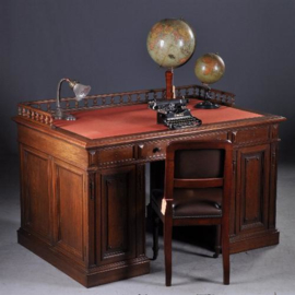 Antieke bureaus / Zeer hoog herenbureau met dubbel werkblad ca. 1880 Hollands (No.942855)