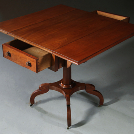 Antieke bijzettafels / Engelse Victoriaanse pembroke table in mahonie (No.871130)